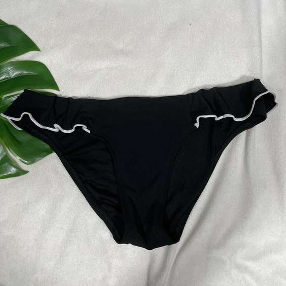 Robin Piccone Black Ruffle Bikini - Picture 14 of 14